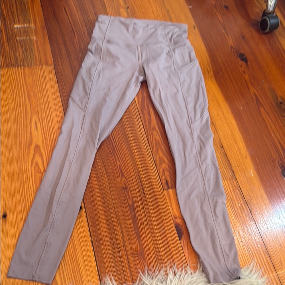 Lululemon Athletica Light Purple Leggings Smooth Fabric Pockets in side